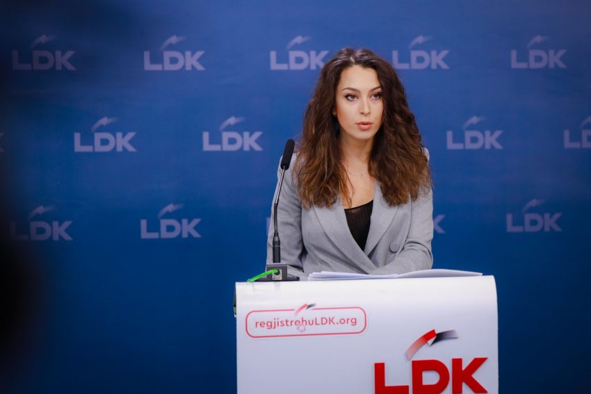Deputetja e LDK-së: Skandalet e qeverisë, s’pushuan as gjatë gushtit
