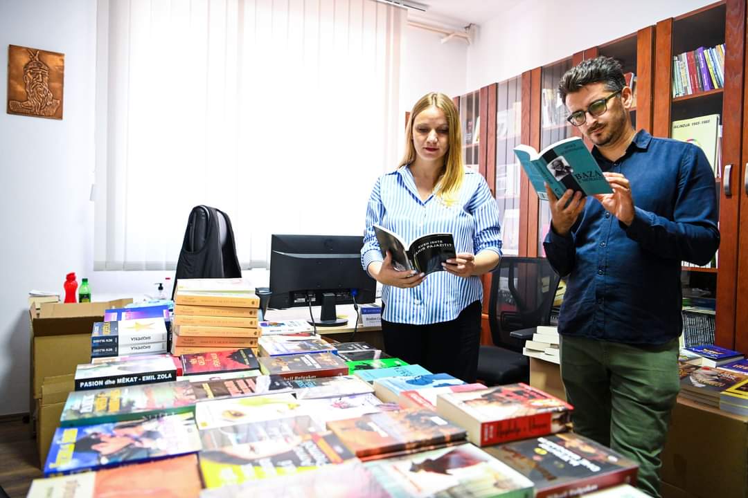 Biblioteka e qytetit të Podujevës pasurohet me 405 tituj të ri librash