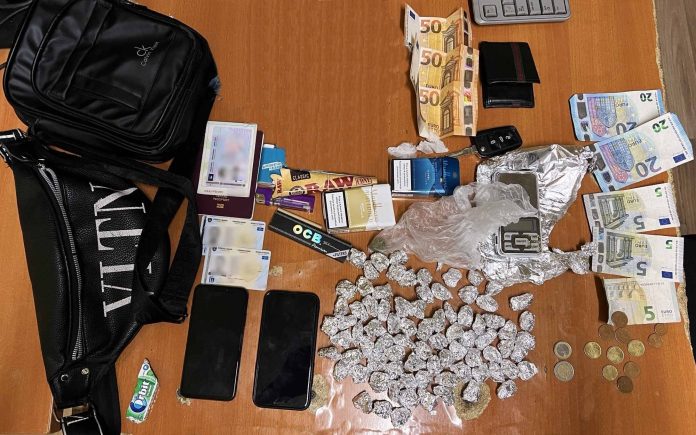 U kapën me 82 qese marihuanë, arrestohen dy të rinj në Viti