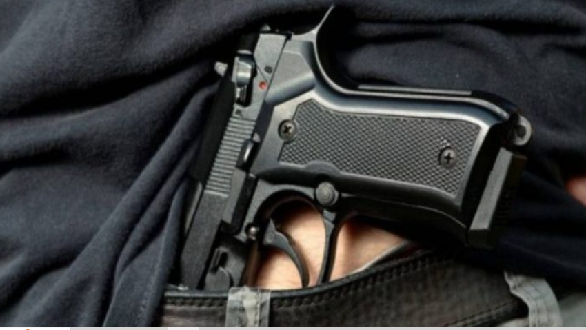 Përleshje në Prishtinë: 33-vjeçari sulmohet me kondak të armës nga një person, pëson lëndime të rënda