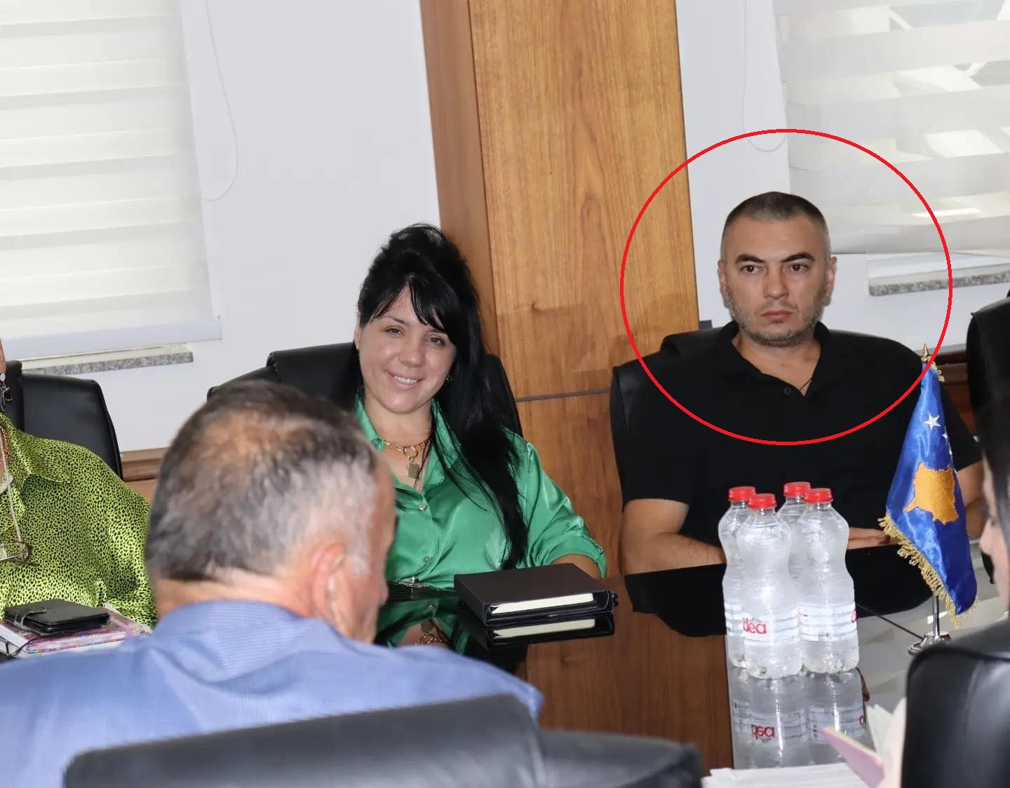 Skandaloze: Vëllau i Jabllanoviqit i qëndron afër Lulzim Hetemit, i njëjti ishte arrestuar për drogë në veturën e Vulinit