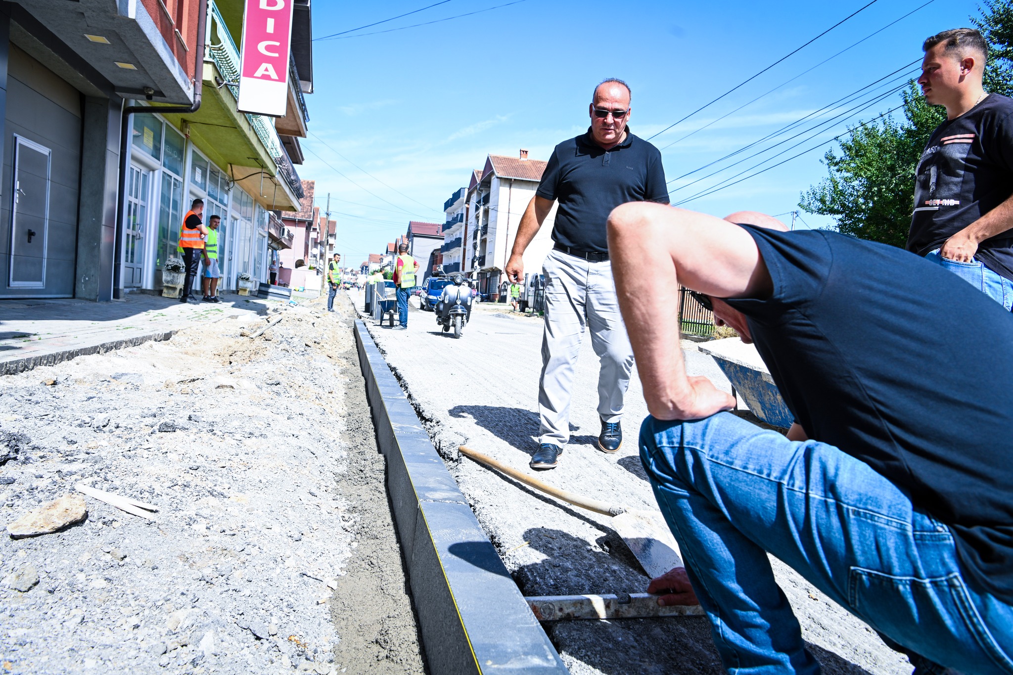 Bulliqi: Kanë filluar punimet në rigjenerimin e rrugës “Hakif Zejnullahu” në qytet