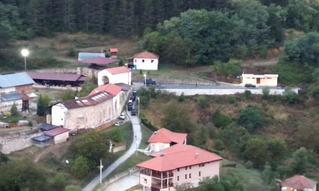 Drejtori i Policisë: Rreth 30 të dyshuar të tjerë ikën në këmbë, lanë pas 24 automjete