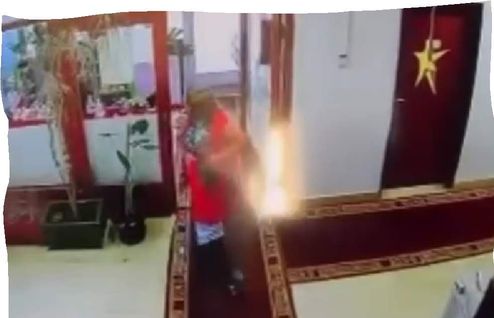 Pamje e rëndë: 3 vjeçari rrahet brutalisht nga kujdestarët në një kopsht në Fushë Kosovë  VIDEO