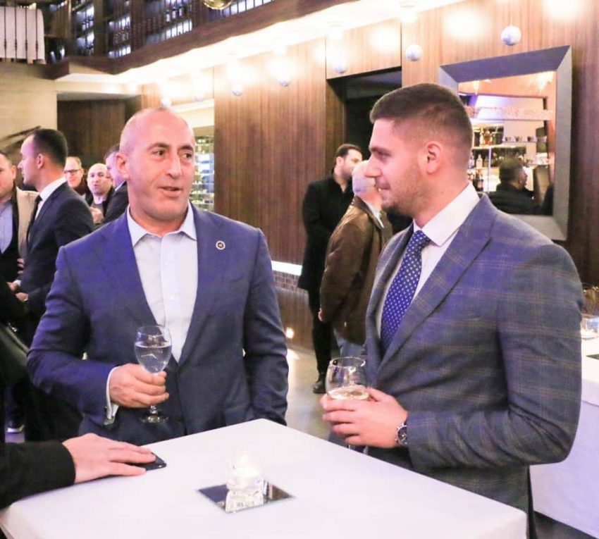 Zëdhënësi i AAK-së-Kurtit: Pasi paske fol për zhdukje, na trego qysh u zhdukën mielli, paratë për energji e mostrat e Deharit