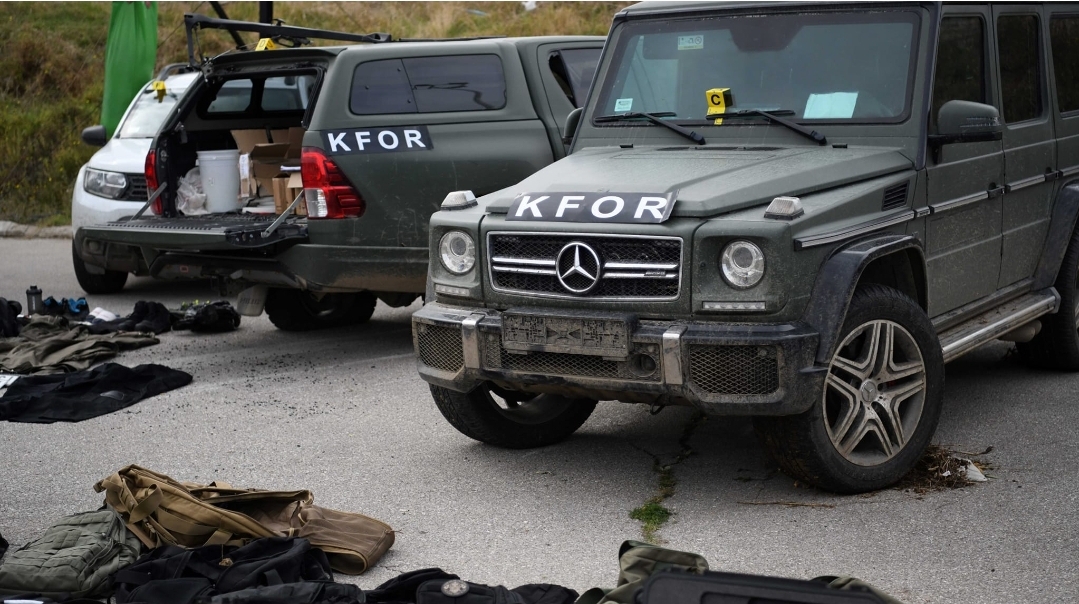 Në xhipin e Radoiçiqit që e sekuestroi Policia e Kosovës u gjetën edhe targa false të KFOR-it