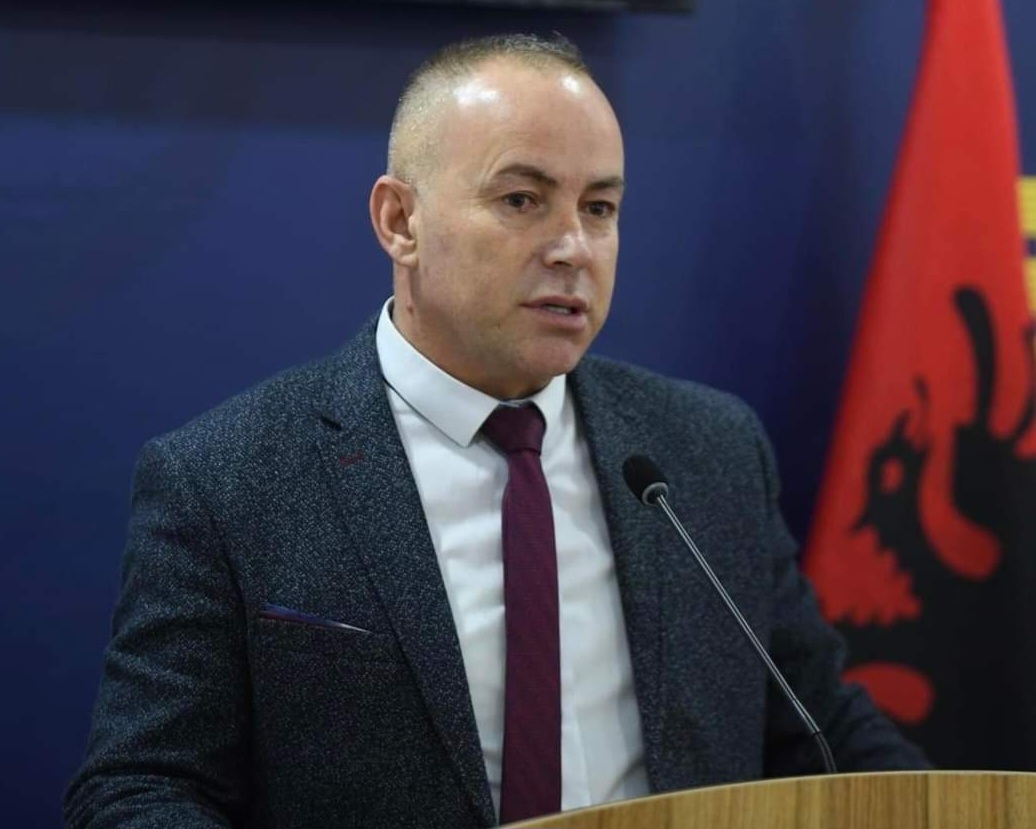 Selimi i LVV: “LDK në Podujevë nuk e mbështet ndërtimin e shtatores së Presidentit Rugova”