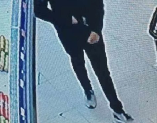 Personi që dyshohet se vrau një person në Podujevë duke e nxjerrë armën (FOTO)