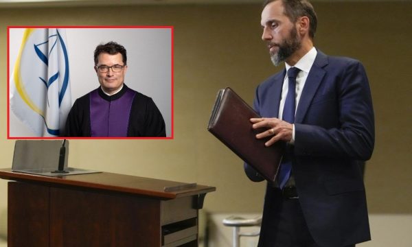 A u largua koka e Prokurorisë së Hagës? POLITICO shkruan se ai iu bashkua Smithit në rastet kundër Trumpit