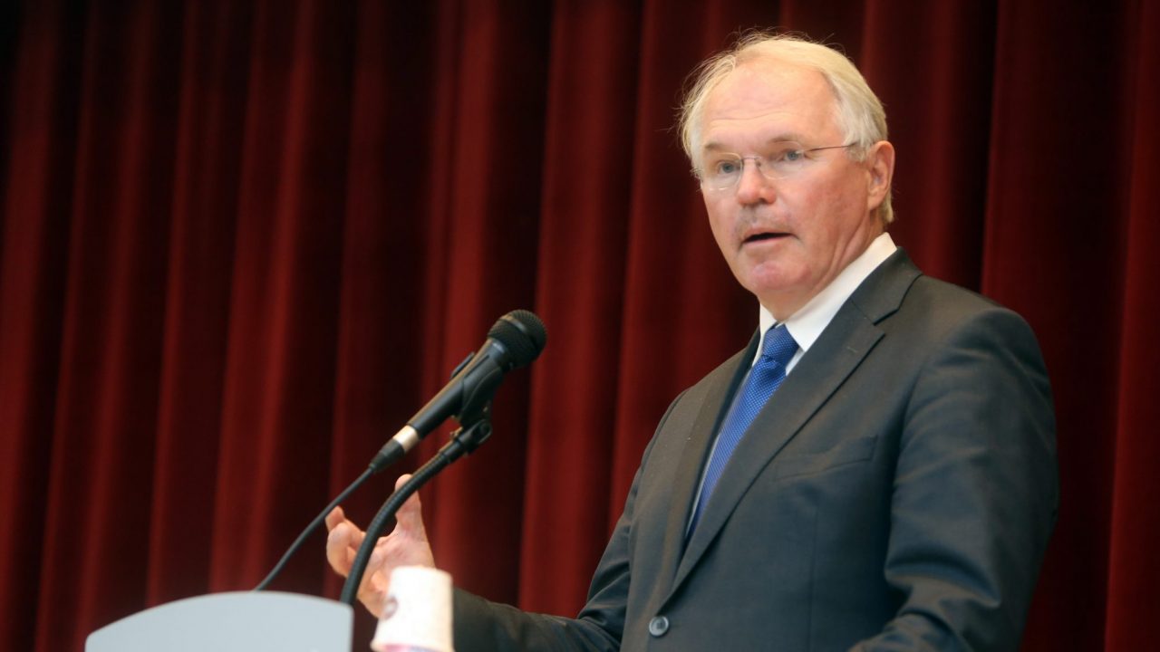 Hill: Të gjithë duhet ta dënojmë vrasjen e policit kosovar, po zhvillohen bisedime si të ecet tutje