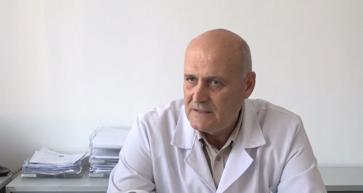 Sulmuesi serb po vazhdon të trajtohet në QKUK, Jashanica: Gjendja e tij është stabile, po trajtohet si çdo pacient tjetër