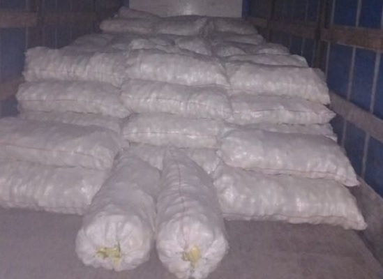 Policia parandalon një rast të kontrabandës në Leposaviq, në kamion kishte të ngarkuar 3600 kg speca