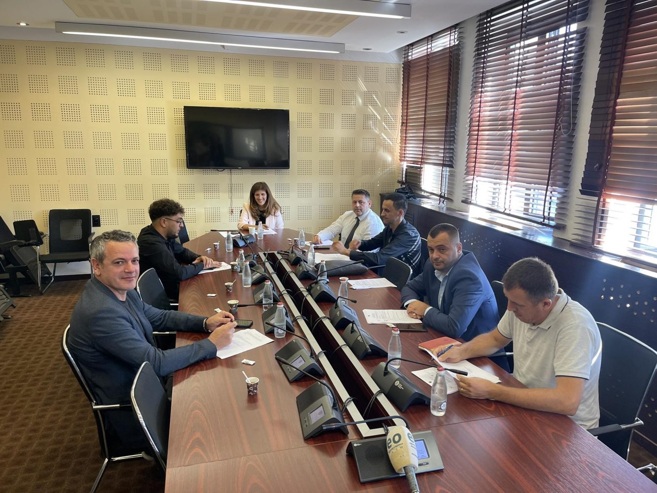 Komisioni për mbikëqyrjen e AKI-së diskuton planin e punës me dyer të mbyllura