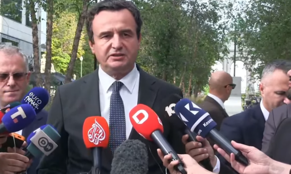 Kurti: Bash kur jam konstruktiv e po bëj propozime po shkaktohet nervozë në dhomë të negociatave