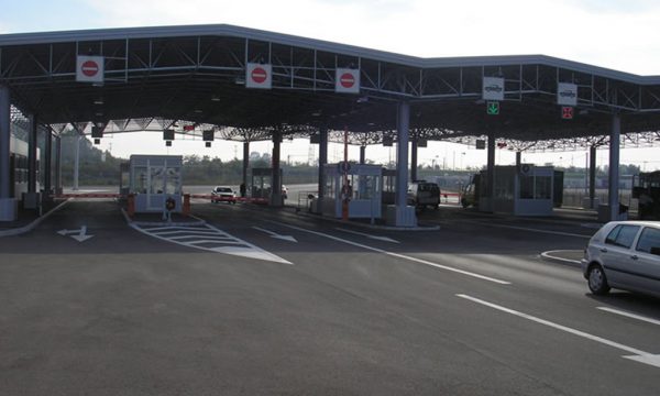 Mediat serbe raportojnë se një 19 vjeçar nga Kosova është therur me thikë në kufirin Serbi-Kroaci