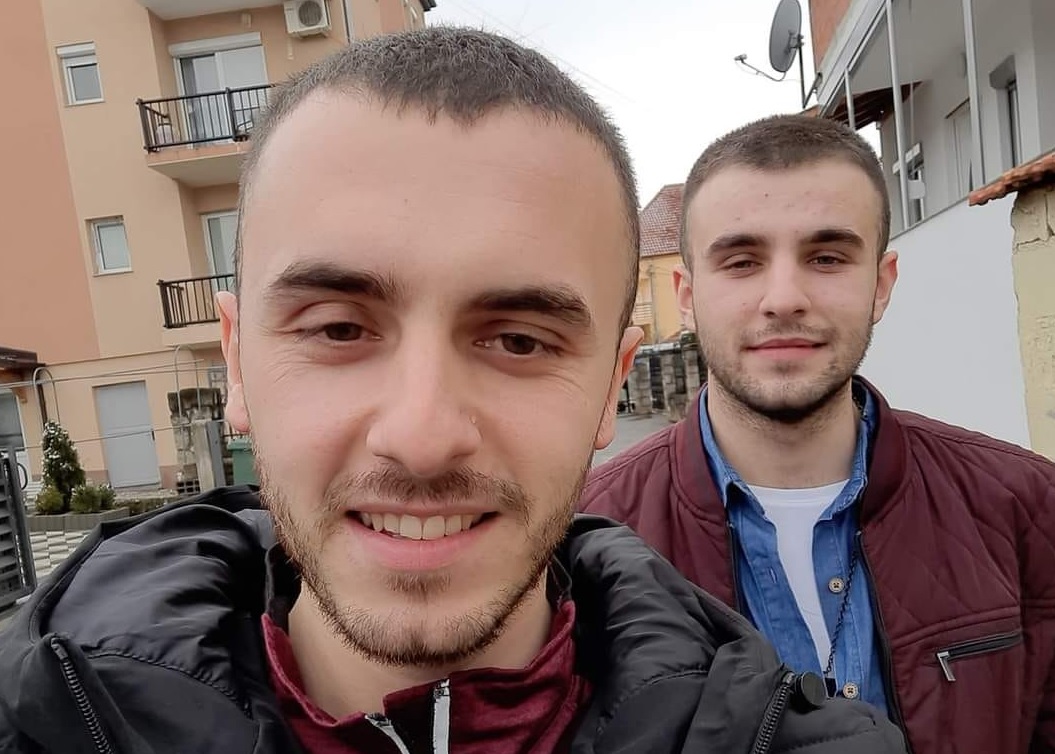 “M’i ke këput krahët”, vëllai i të riu nga Gjilani që vdiq dje, me postim lamtumirës për të