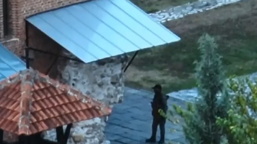 Ekskluzive: Gjendet edhe një trup i pajetë i një terroristi të vrarë në veri