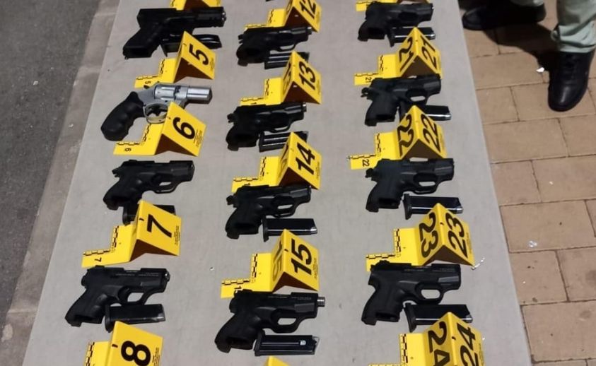 Konfiskohen 24 revole Merdare