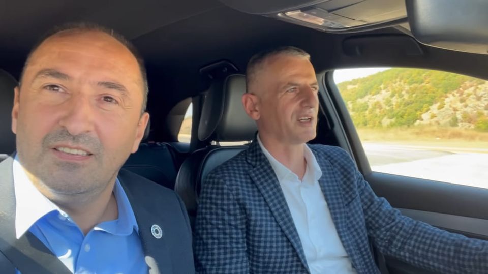 Zëvendësministri Durmishi theu rregullat e trafikut rrugor, drejtoi veturën pa rrip sigurie…(Video)
