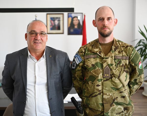 Kryetari Bulliqi priti në takim togerin e ri të KFOR-it në Podujevë