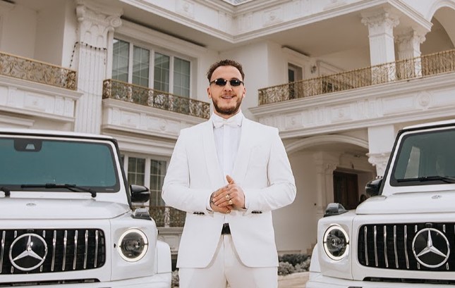 “16 armë, 100 mijë euro, unaza e qafore” – Reagon Mozzik, tregon çfarë i vodhën hajnat në shtëpi