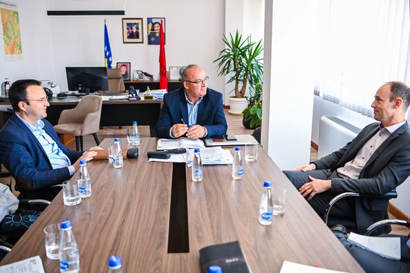 Bulliqi pret në takim delgacionin e German Development Cooperation, KFW Office Kosovo