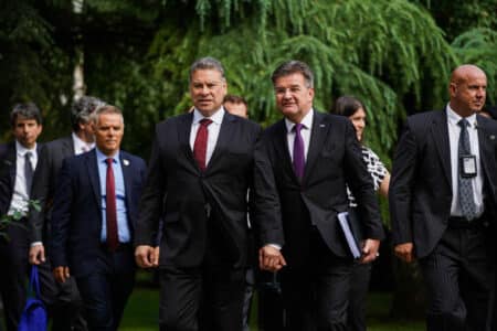 Pesë emisarët perëndimorë e sjellin draft-statutin e Asociacionit në Prishtinë