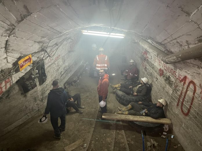 Minatorët grevistë të Trepçës refuzojnë ushqimin dhe pijet