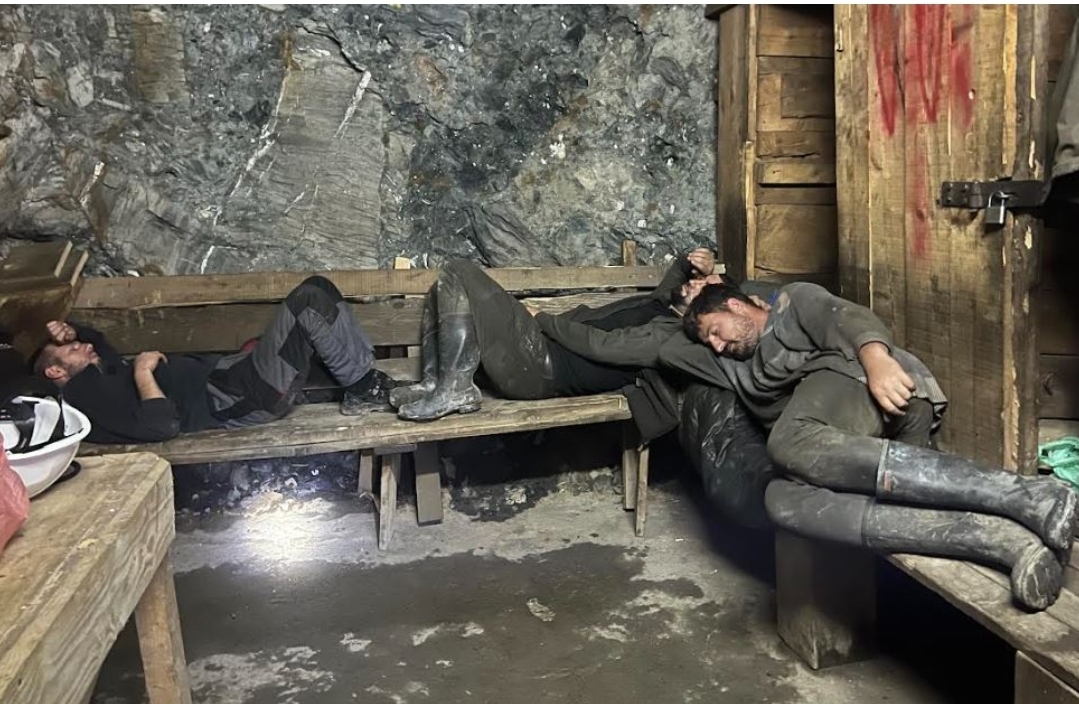 Edhe dy minatorë grevistë dërgohen me ambulancë në spital