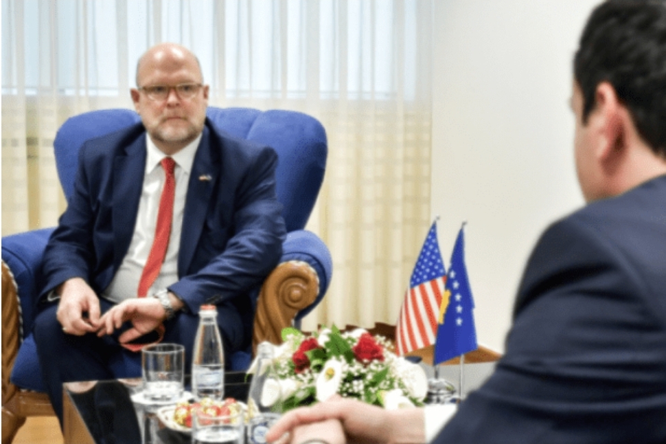 Dialogu Kosovë-Serbi, Hovenier zbulon pse SHBA nuk përfshihet në negociata