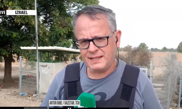 E frikshme: Momenti kur gazetarit shqiptar i rrezikohet jeta, i drejtohet arma për ta vrarë në Izrael