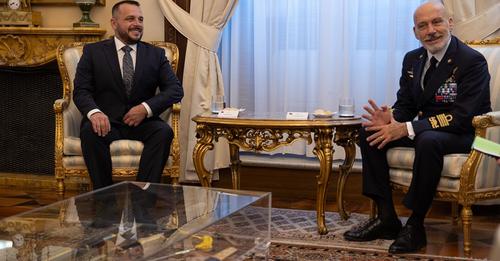 Maqedonci takohet me kryesuesin e ardhshëm të Komitetit të NATO-s, flasin për agresionin në Banjskë