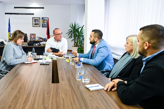 Kryetari Bulliqi zhvilloi takim me përfaqësues të Postës së Kosovës