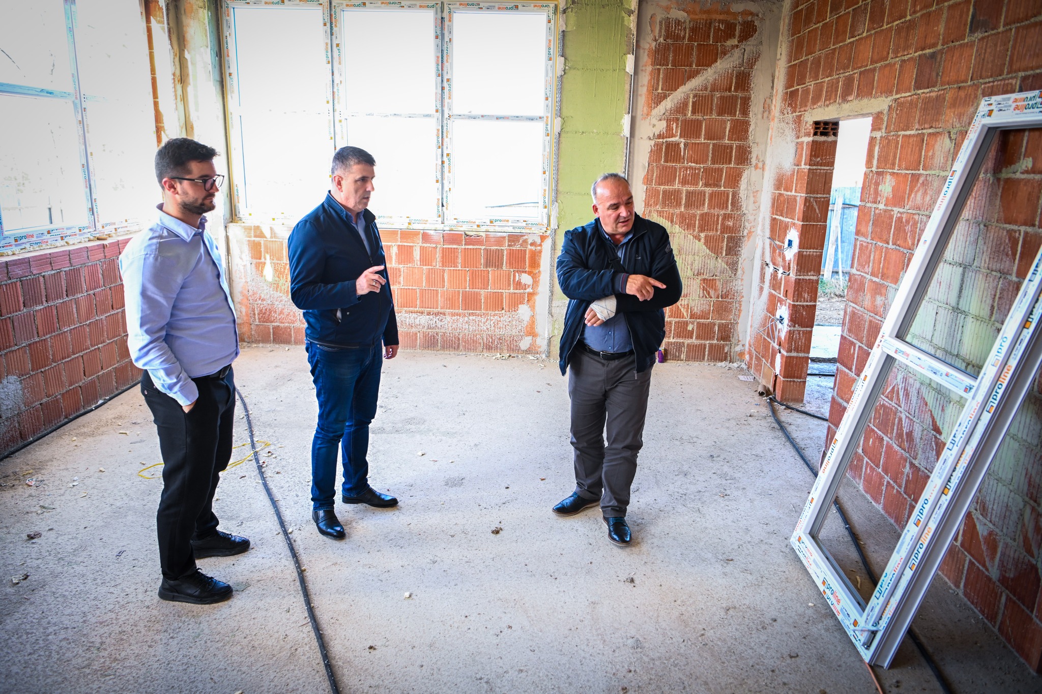 Kryetari Bulliqi sheh nga afer punimet që po bëhen në shkollën e Obrançës “Ali Hadri”(Foto)