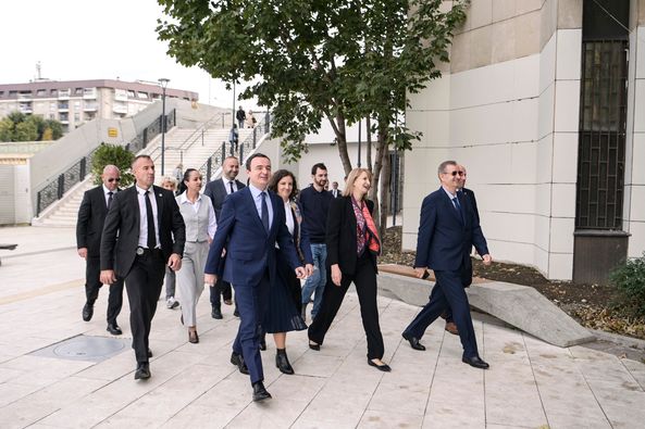 Kurti dhe Ministrja e Ekonomisë, Artane Rizvanolli, sot e kanë vizituar Postën e Kosovës