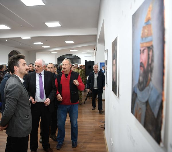 U hap ekspozita personale e piktorit Ahmet Gashi