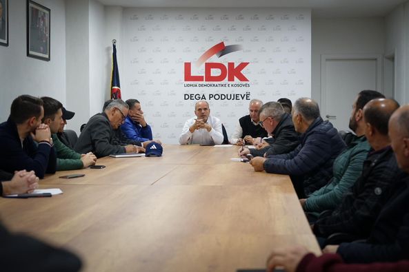 Kryetari i LDK-së në Podujevë takon kryetarët e nëndegëve