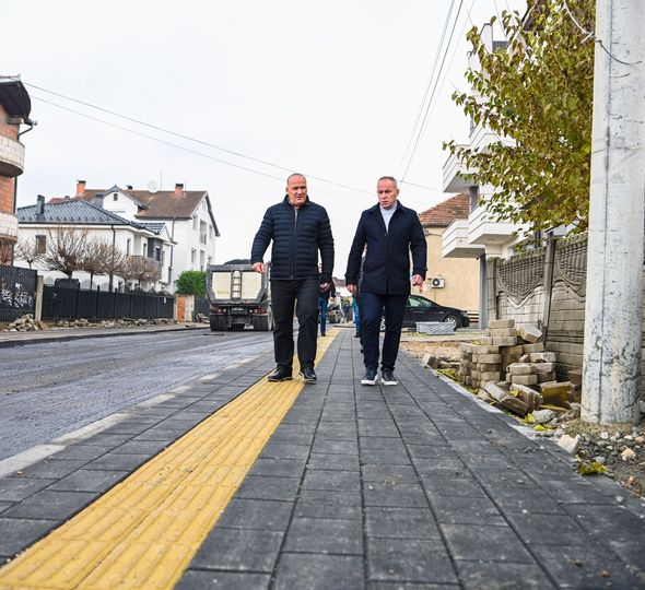 Asfaltohet rruga Hakif Zejnullahu në Podujevë