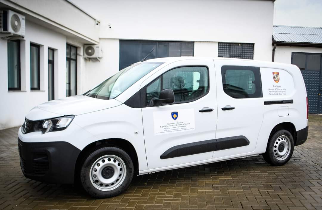 QKMF-ja në Podujevë pranon donacion një automjet nga Ministria e Shëndetësisë