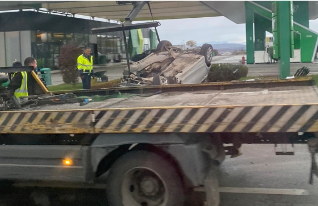 Aksident i rëndë në Veternik: Një i vdekur dhe katër të lënduar