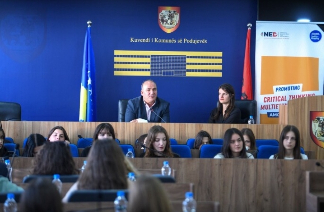 Në Podujevë mbahet debat me nxënësit e shkollave të mesme