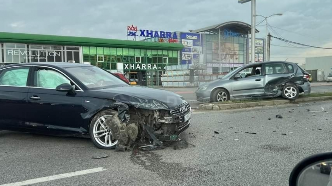 Aksident mes dy veturave në rrugën Prishtinë-Fushë Kosovë
