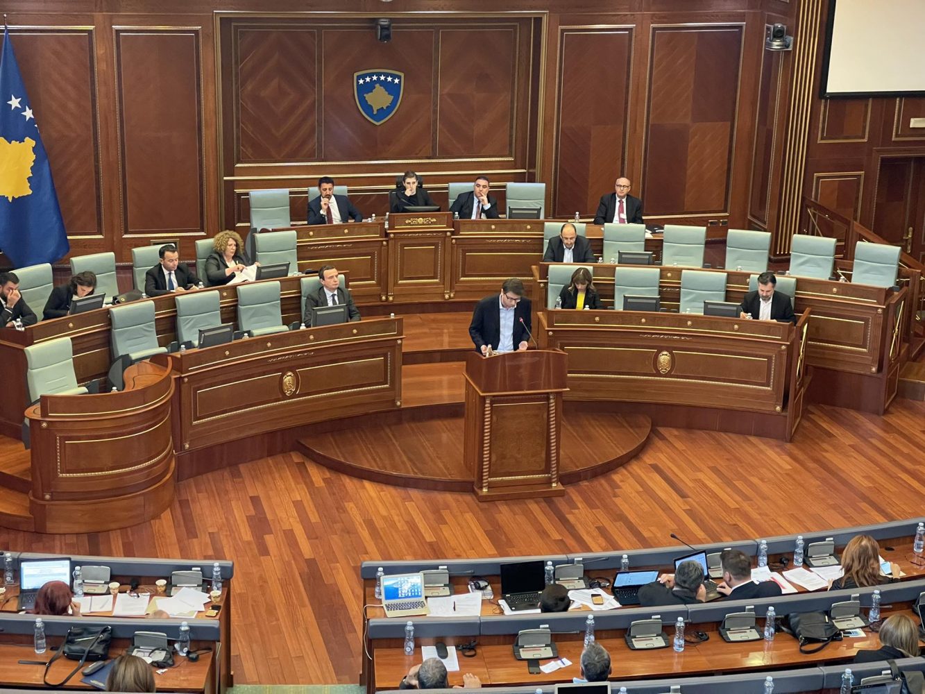 Opozita e akuzon për punësime familjare – Murati: “Prishtina Parking” mund të organizojë dasma, e gjithë LDK-ja është punësuar aty