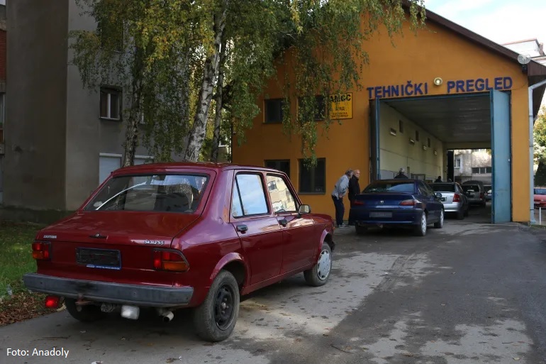 Serbi nga Zveçani që e regjistroi veturën në RKS: Të gjithë po e njohin Kosovën, e unë jo, a?