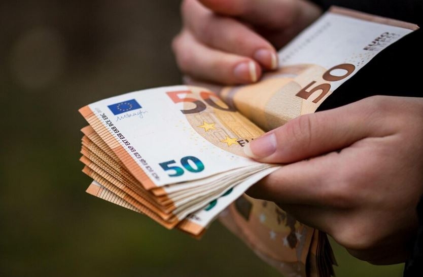 Kosovarët me borxhe deri në ‘fyt’, rreth 5 miliardë euro kredi