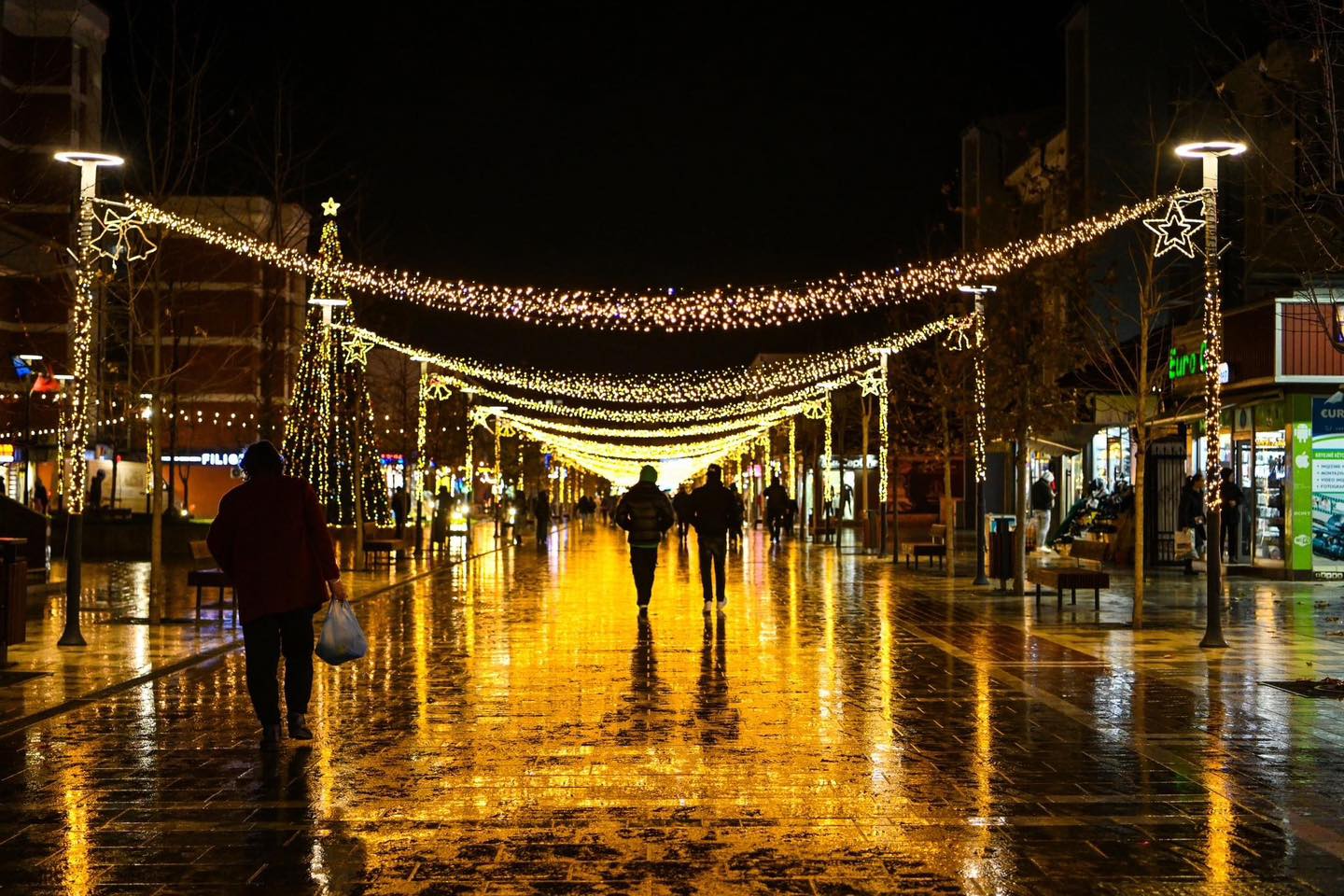 Sheshi i Podujevës nga sot e deri pas festave të fundvitit mbulohet me WiFi falas