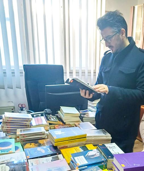 Ministria e Kulturës dhuron 1500 libra për Bibliotekën e Komunës së Podujevës