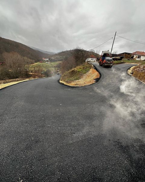 Bulliqi: Përkundër motit puna në terren në asfaltimin e rrugëve në secilin cep të Podujevës po vazhdon pa u ndalur