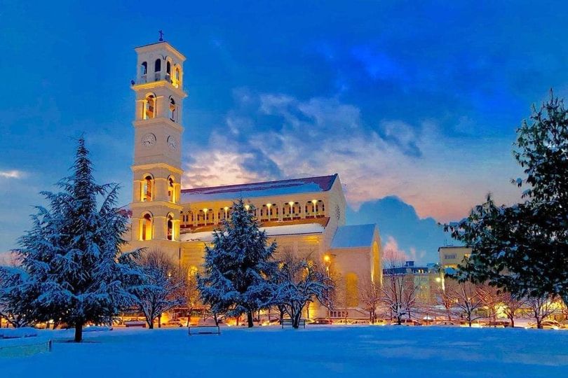 Kryetari Bulliqi uron Krishtlindjet për të gjithë bashkëkombasit tanë që sot festojnë