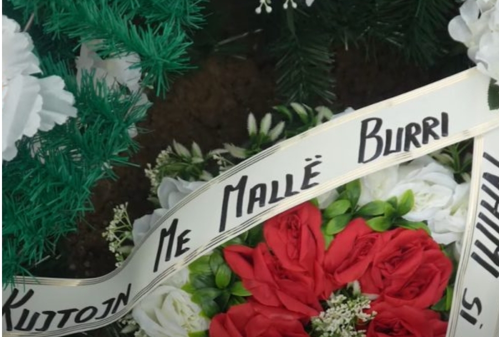 “E kujtojnë me mall burri Naimi, si dhe…”: Kurora që e la Murseli te varri i Liridonës